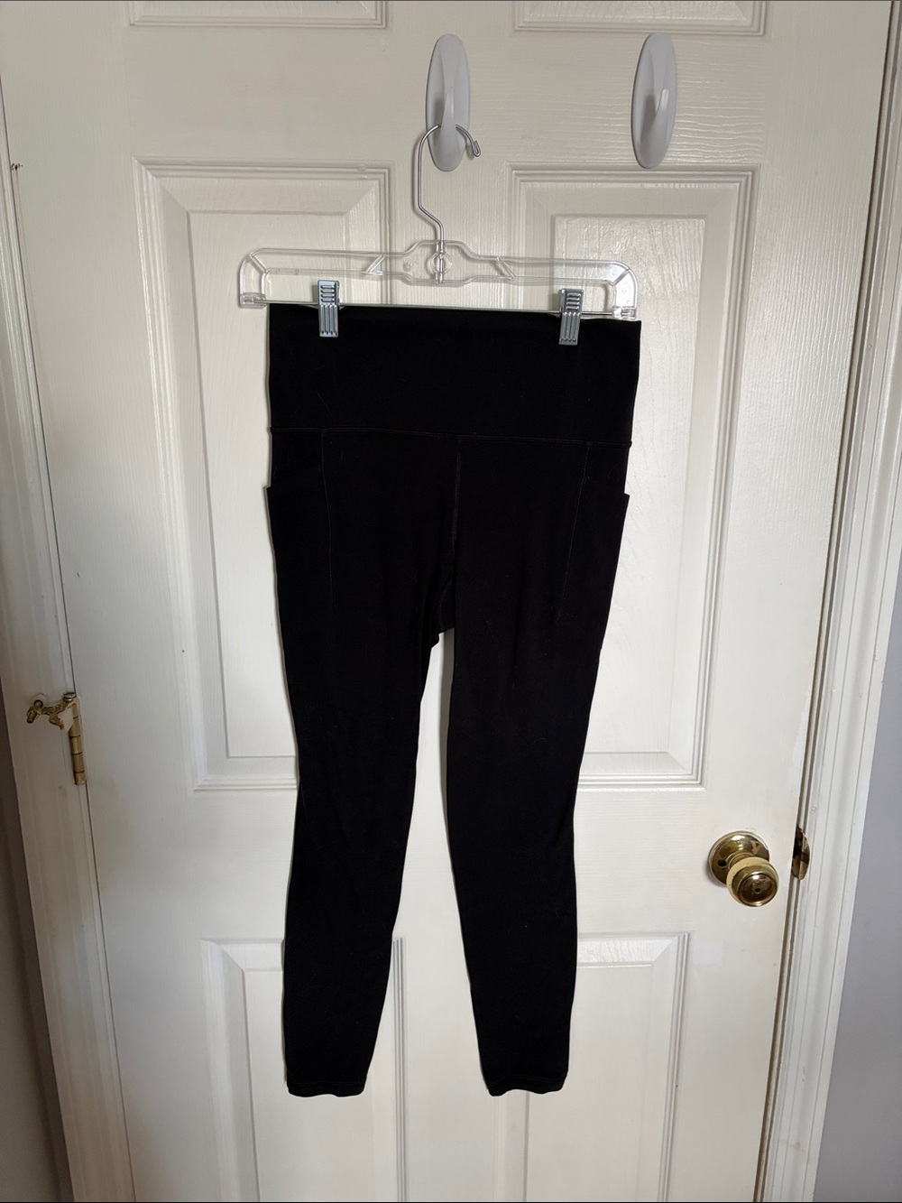 Athleta Black Salutation Stash Tight Leggings